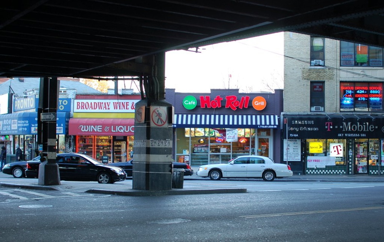 Street level @ 74 St - Broadway and/or Jackson Heights-Roosevelt Avenue (7/E/F/V/G/R). Photo taken by Brian Weinberg, 11/25/2007