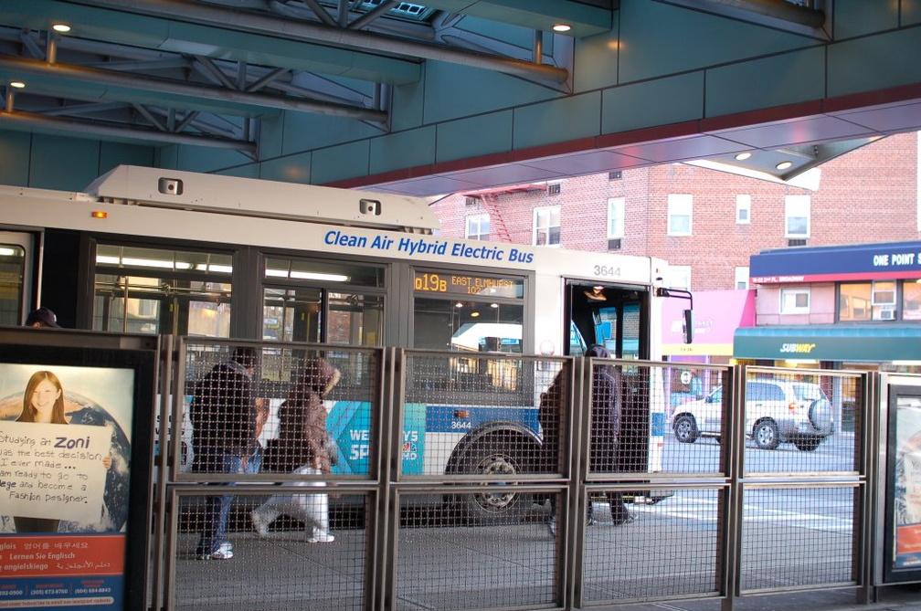 MTA Bus Orion VII 3644 @ Victor Moore Arcade bus station (Q19B) @ 74 St - Broadway and/or Jackson Heights-Roosevelt Avenue (7/E/