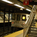 R-46 @ Jackson Heights-Roosevelt Avenue (F). Photo taken by Brian Weinberg, 11/25/2007.