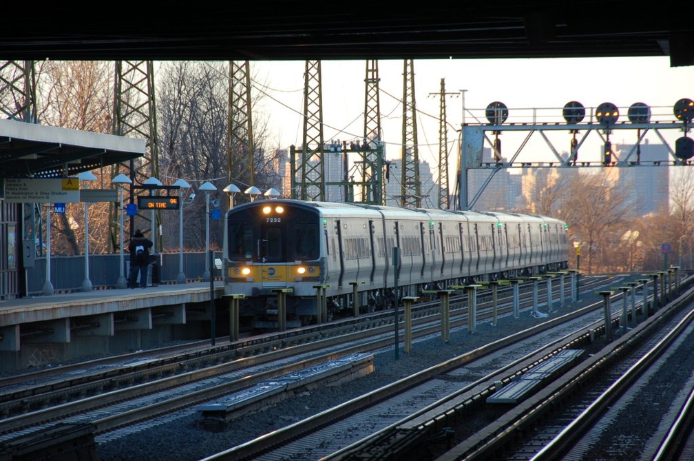 LIRR M-7 7232 @ Woodside. Photo taken by Brian Weinberg, 1/20/2008.