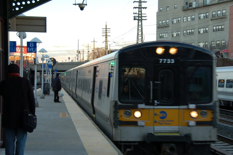 LIRR M-7 7733 @ Woodside. Photo taken by Brian Weinberg, 1/20/2008.