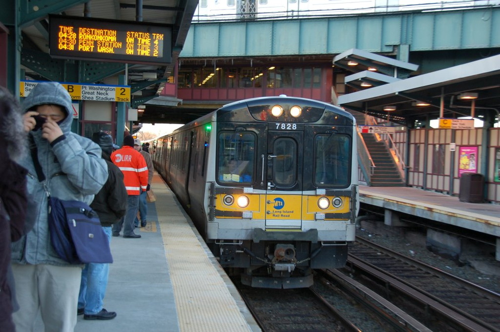 LIRR M-7 7828 @ Woodside. Photo taken by Brian Weinberg, 1/20/2008.