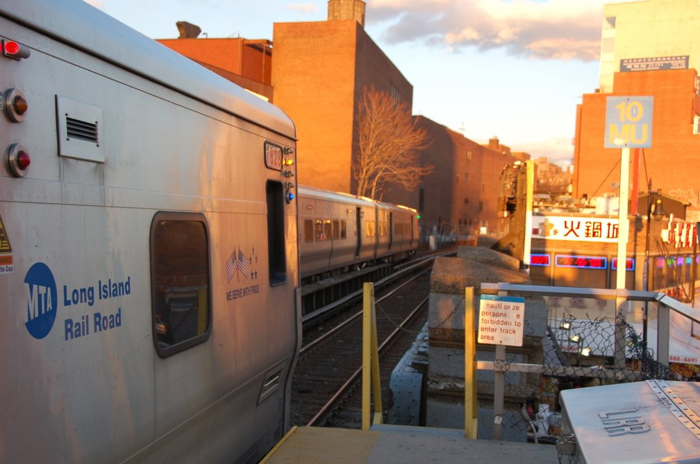 LIRR M-7 7828 @ Flushing - Main St. Photo taken by Brian Weinberg, 1/20/2008.