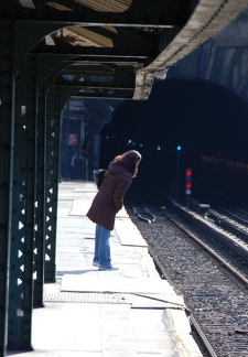 Dyckman St (1). Woman looking into tunnel for oncoming train. Photo taken by Brian Weinberg, 3/2/2008.