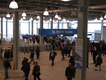 The mezzanine. A train has just arrived. Photo taken by Brian Weinberg, 11/24/2003.