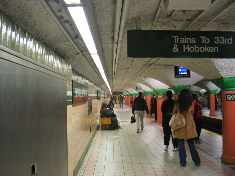 New side platform @ Pavonia/Newport. Photo taken by Brian Weinberg, 11/24/2003.