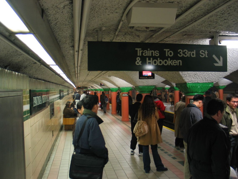 New side platform @ Pavonia/Newport. Photo taken by Brian Weinberg, 11/24/2003.