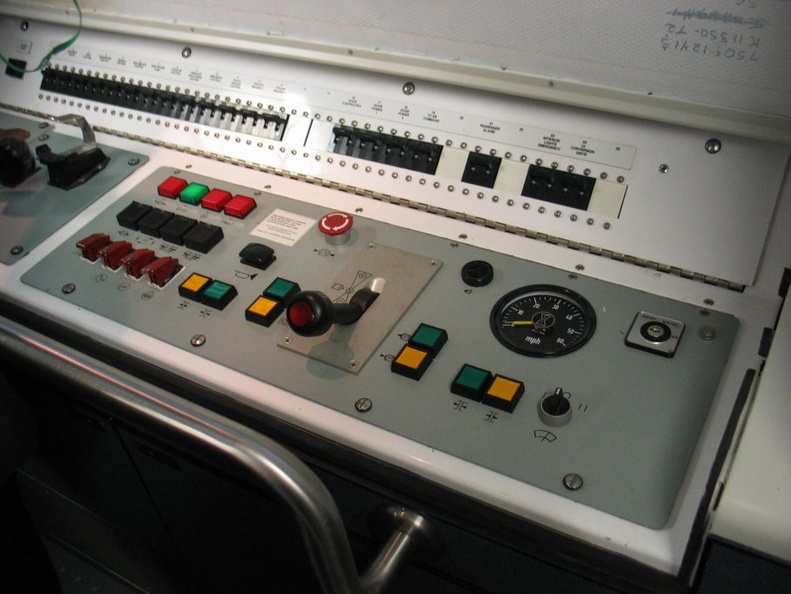 Then he opened up the manual operation control stand. Note that the maximum possible speed that can indicated on the dial is 60M