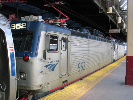 Amtrak AEM7 952 @ Newark Penn Station. Photo taken by Brian Weinberg, 2/16/2004.