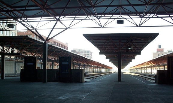 The platforms @ LaSalle Street Station (METRA). Photo taken by Brian Weinberg, 9/2/2001.