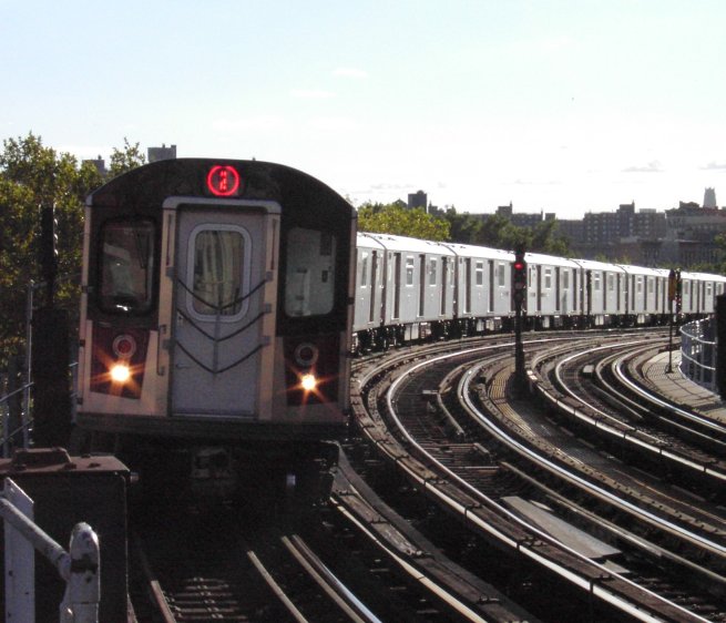 R-142 @ Jackson Av (2). Photo taken by Brian Weinberg, 8/6/2002. PDRM0235a.jpg