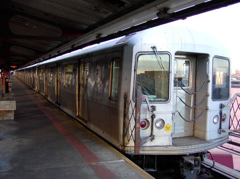 R-42 4632 @ 62 St (M). Photo by Brian Weinberg, 01/09/2003.