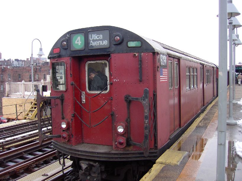 R-33ML 9091 @ 167 St (4). Photo taken by Brian Weinberg, 4/8/2003.