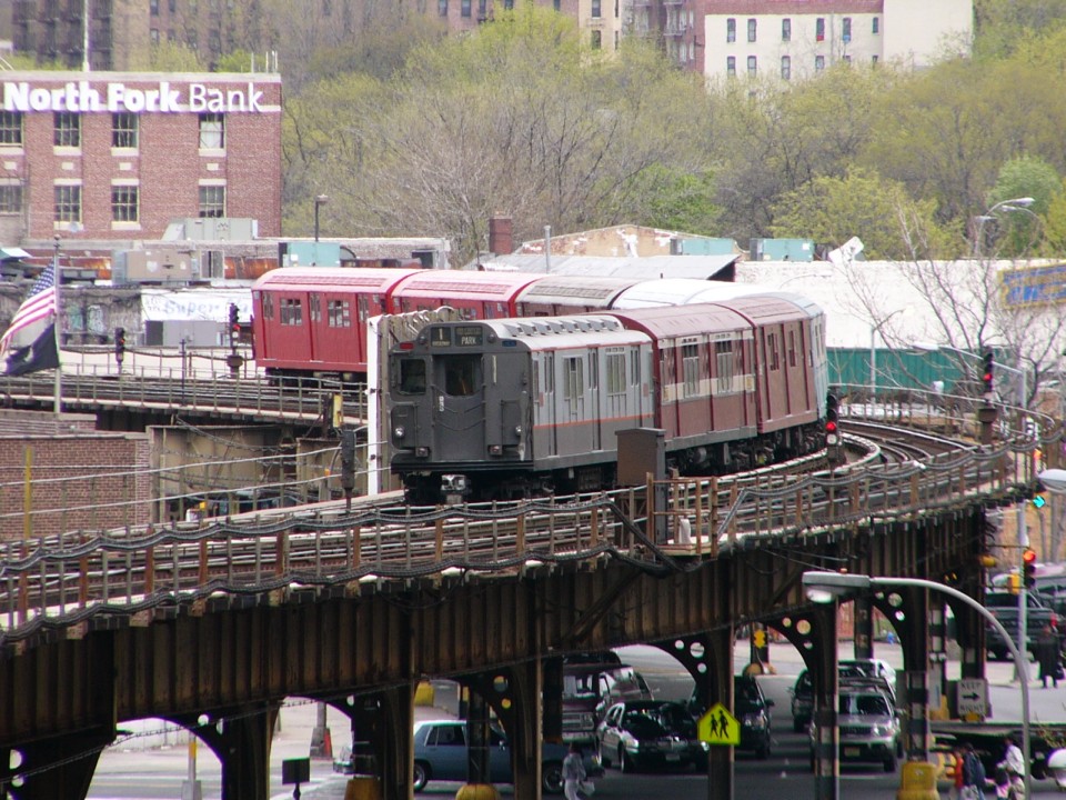 R-12 5760 @ 225 St (MOD Trip). Photo taken by Brian Weinberg, 4/25/2004.