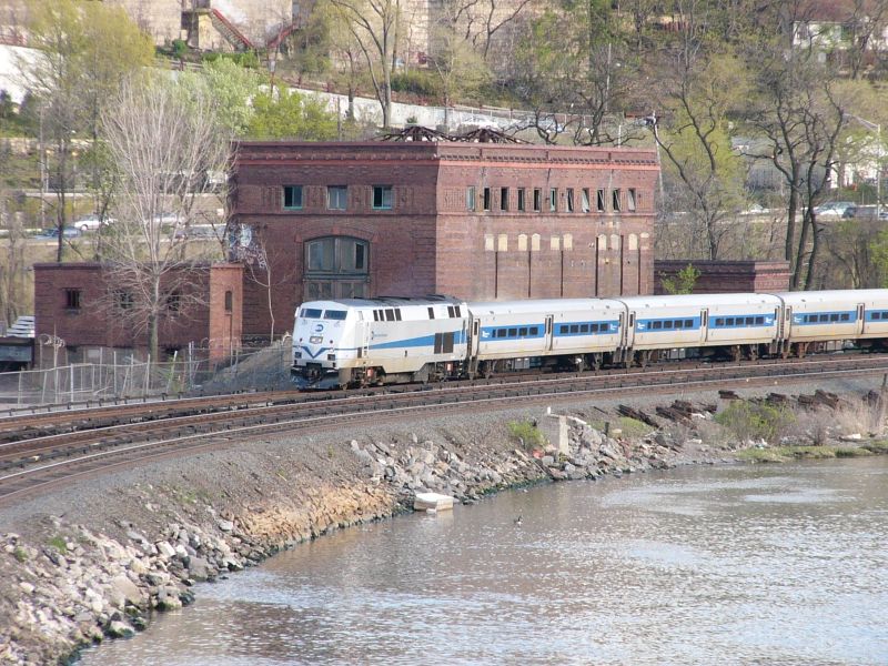 MNR P32AC-DM 221 @ Marble Hill (Hudson Line). Photo taken by Brian Weinberg, 4/27/2004.