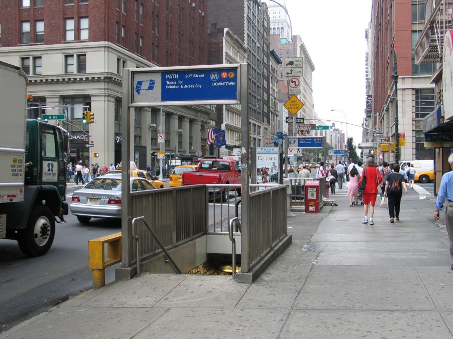 The PATH maintained entrances @ 23 St &amp; 6 Av IND station (F/V). Photo taken by Brian Weinberg, 6/23/2004.
