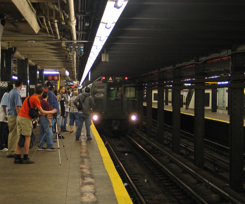 R-4 484 @ 168 St (A). Photo taken by Brian Weinberg, 8/22/2004.