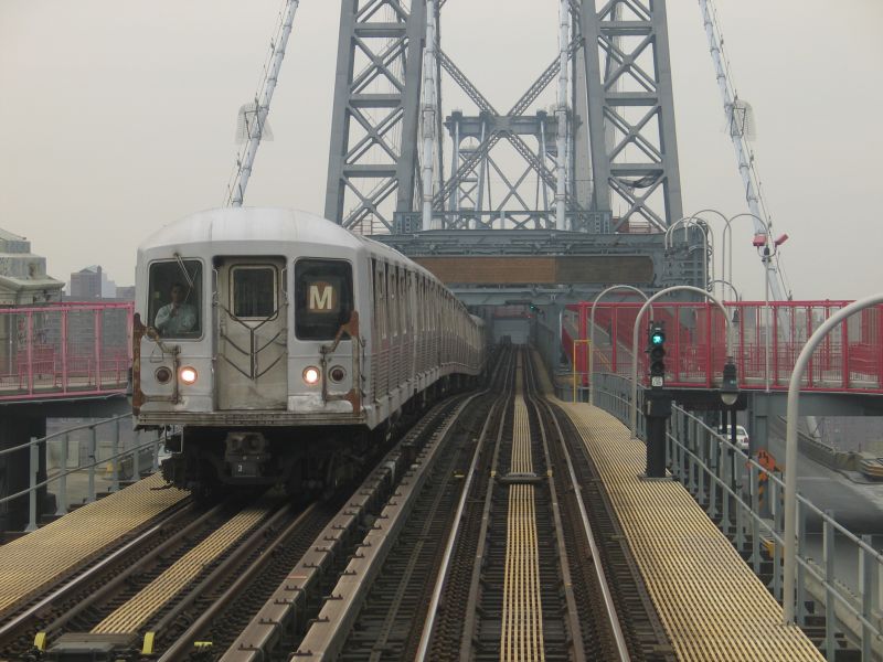 R-42 @ Williamsburg Bridge (M). Photo taken by Brian Weinberg, 1/3/2005.