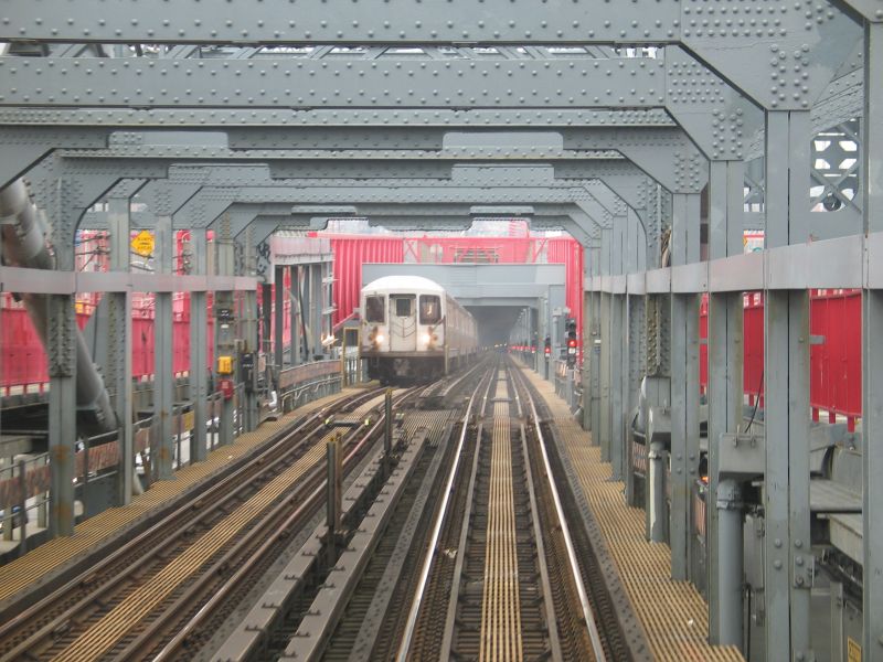 R-42 @ Williamsburg Bridge (J). Photo taken by Brian Weinberg, 1/3/2005.