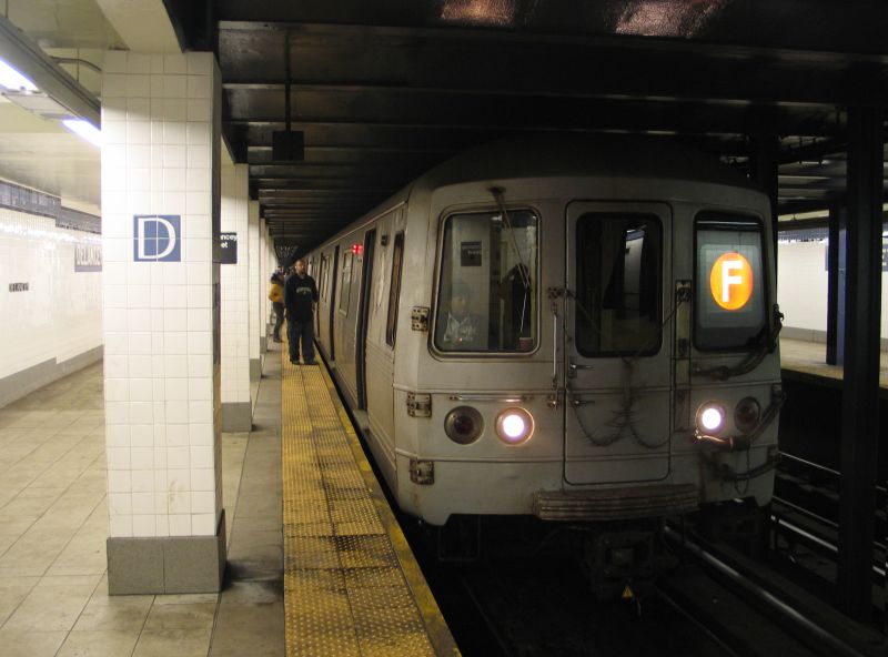 R-46 5760 @ Delancey St (F). Photo taken by Brian Weinberg, 1/3/2005.