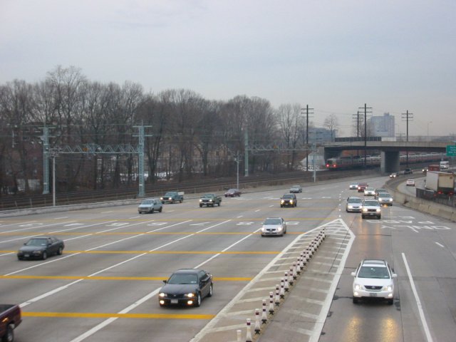 Northbound lanes @ New York State Thruway's New Rochelle Toll Barrier. The Northeast Corridor rail line is in the background, with a train of Metro-North M2/4/6 cars. IMG_9806.jpg