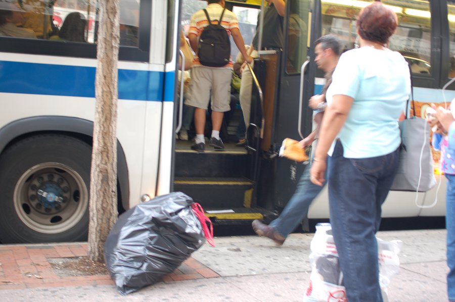 Bad people boarding through the rear door @ 231 St and Broadway. Photo taken by Brian Weinberg, 8/25/2006.