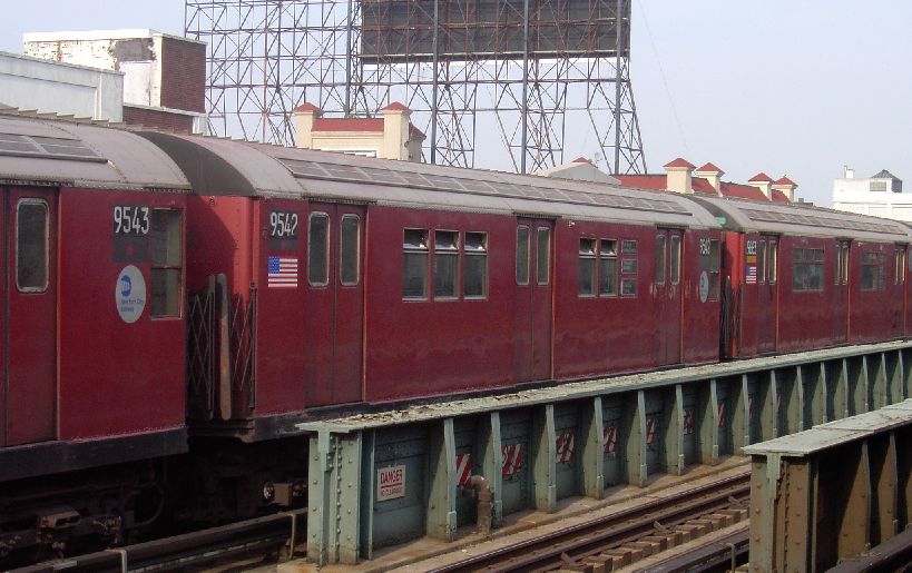 R-36WF 9542 @ 33 St - Rawson St (7). Photo taken by Brian Weinberg, 5/7/2003.