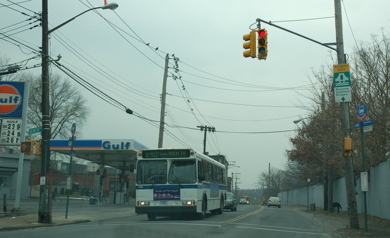 NYCT Orion V 6186 @ Richmond Terrace &amp; Bement Ave (S40). Photo taken by Brian Weinberg, 2/2/2007.