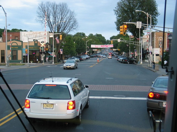 Palisades Ave &amp; Van Brunt St in Englewood. Rockland Coaches Route 84, southbound. Photo taken by Brian Weinberg, 07/09/2003.