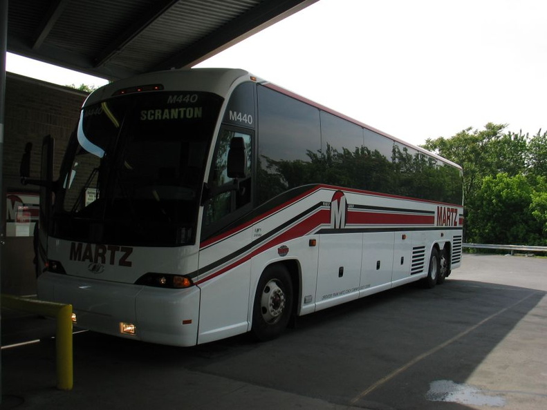 Martz Trailways MCI J4500 M440 @ Scranton, PA. Photo taken by Brian Weinberg, 5/24/2004. IMG_0664.jpg