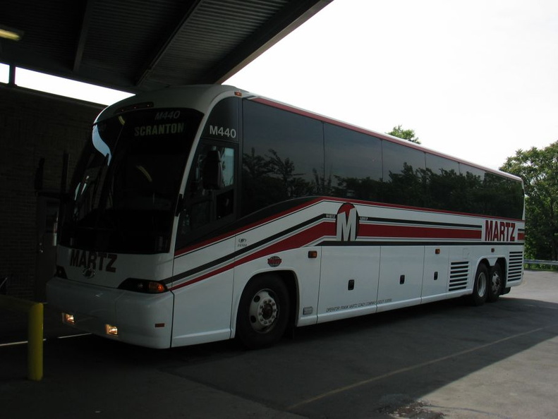 Martz Trailways MCI J4500 M440 @ Scranton, PA. Photo taken by Brian Weinberg, 5/24/2004. IMG_0665.jpg