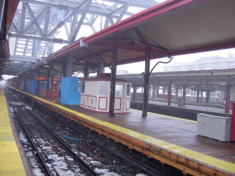 AirTrain Terminal construction and LIRR platforms @ Jamaica. Photo taken by Brian Weinberg, 02/23/2003. (117kb)