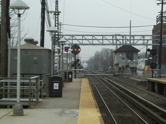 LIRR Mineola station. Photo taken by Brian Weinberg, 4/12/2001.