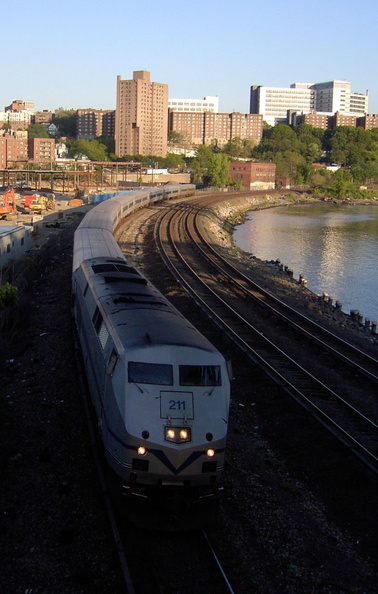 MNR P32AC-DM 211 @ Broadway Bridge. Photo taken by Brian Weinberg. 5/19/2003.
