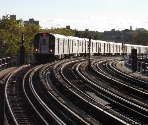 R-142 @ Jackson Av (2). Photo taken by Brian Weinberg, 8/6/2002.