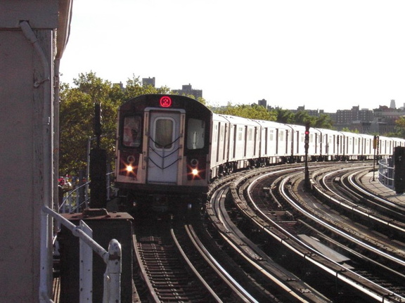 R-142 @ Jackson Av (2). Photo taken by Brian Weinberg, 8/6/2002.