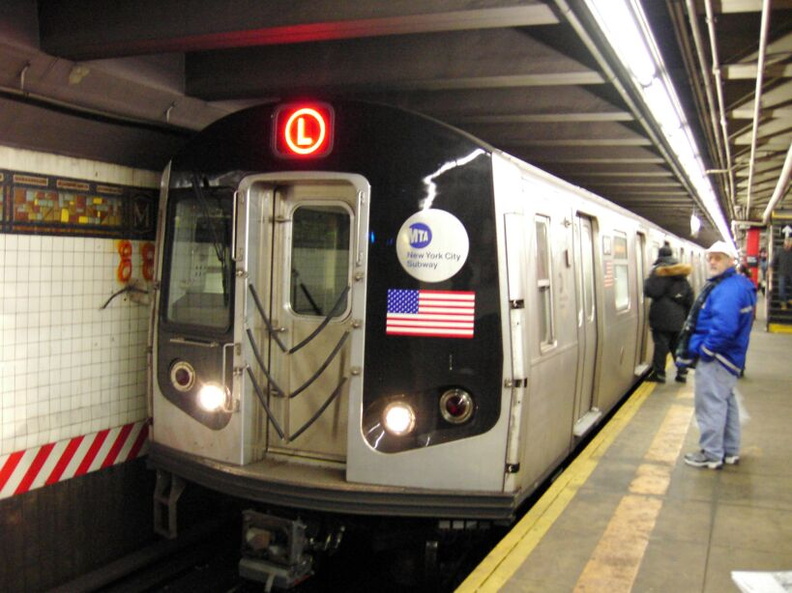 R-143 @ Myrtle Av (L). Photo by Brian Weinberg, 11/27/2002. (89k)