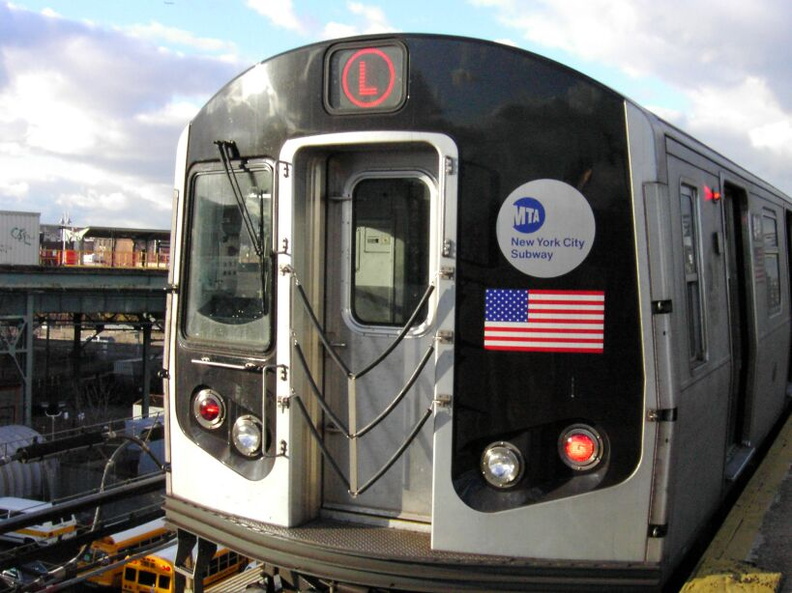 R-143 @ Atlantic Av (L). Photo by Brian Weinberg, 11/27/2002. (93k)