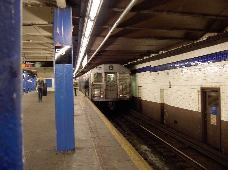 R-32 @ 59 St-CC (C). Photo taken by Brian Weinberg, 02/02/2003. (94kb) PDRM1869.jpg