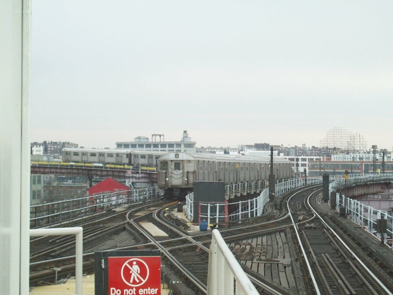 R-32 @ Queensboro Plaza (N). Photo taken by Brian Weinberg, 03/11/2001.