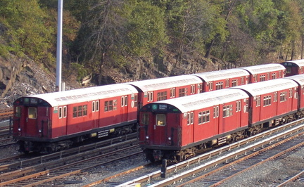 R-29 8783 / 8782 and R-33ML 8929 / 8928 @ Concourse Yard. Photo taken by Brian Weinberg, 8/1/2002.