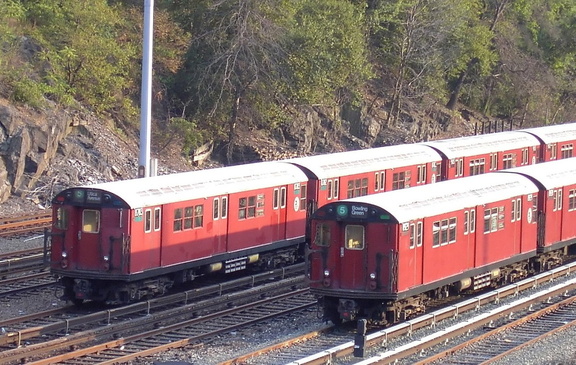 R-29 8783 / 8782 and R-33ML 8929 @ Concourse Yard. Photo taken by Brian Weinberg, 8/1/2002.