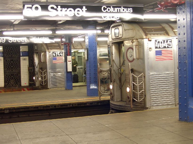 R-38 4144 & 4045 @ 59 St - CC (C)&(A). Photo taken by Brian Weinberg, 02/02/2003. (108kb) PDRM1914.jpg