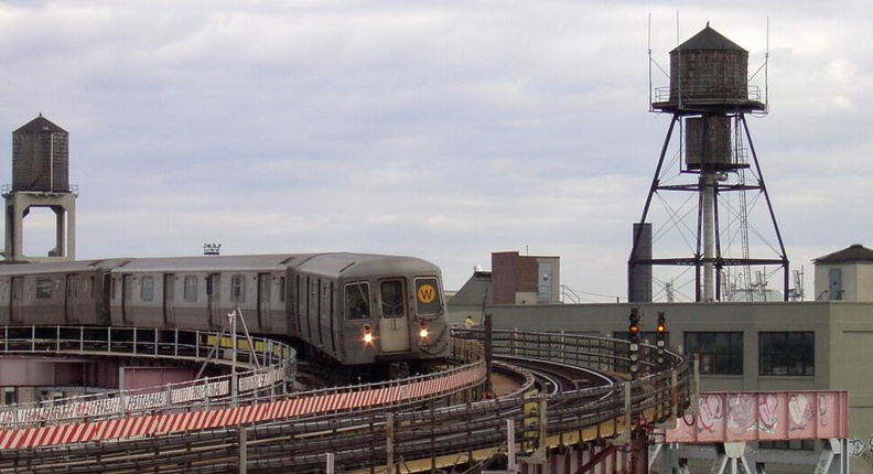 R-68 @ Queensboro Plaza (N/W). Photo by Brian Weinberg, 01/09/2003. PDRM1444a.jpg