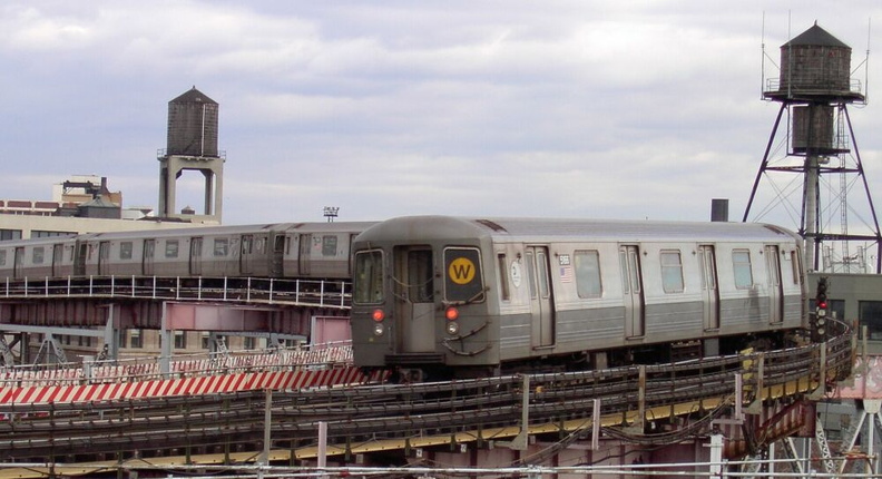 R-68 @ Queensboro Plaza (N/W). Photo by Brian Weinberg, 01/09/2003. PDRM1462a.jpg