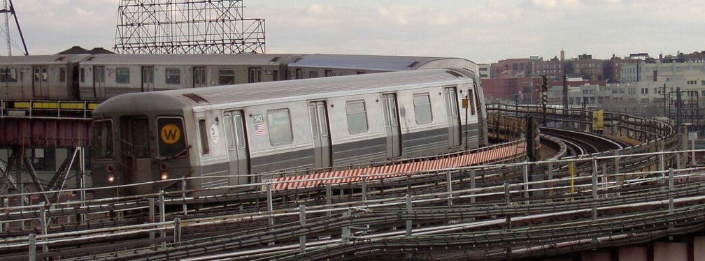 R-68 @ Queensboro Plaza (N/W). Photo by Brian Weinberg, 01/09/2003.