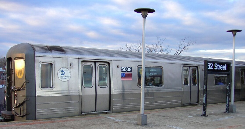 R-68 5006 @ 62 St (W). Photo by Brian Weinberg, 01/09/2003.