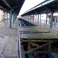Center trackway @ Wyckoff Av (M). Photo by Brian Weinberg, 11/27/2002. (115k)
