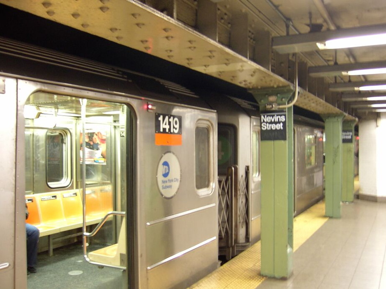 R-62 1419 @ Nevins St (4). Photo taken by Brian Weinberg, 12/29/2002. (95k)