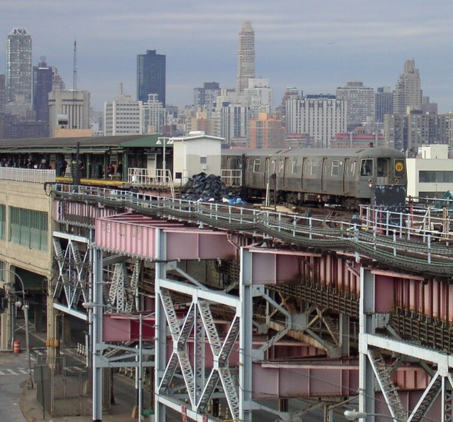 Queensboro Plaza (N/W/7). Photo by Brian Weinberg, 01/09/2003.